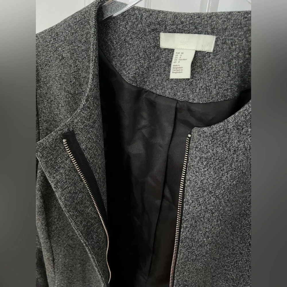 H&M gray coat collarless zip front ruffled bell sleeves Women's US8 EU38